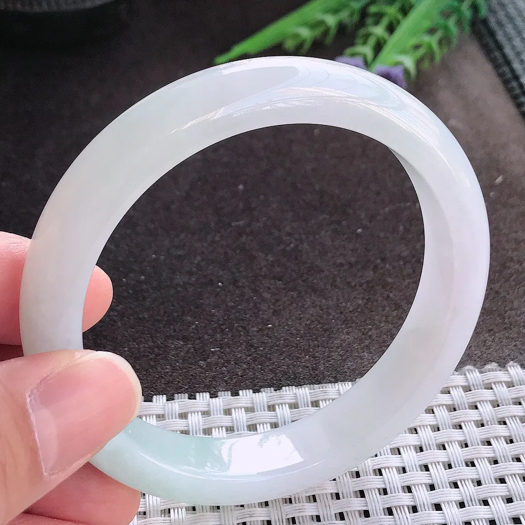 实拍A货翡翠59.5/12.1/8.1老坑秀气冰润白月光手镯宽边玉镯手环