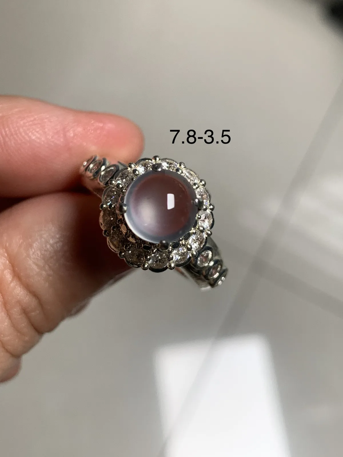 高冰正圆戒面
无纹裂，老坑种强荧光，钢性十足饱满圆润