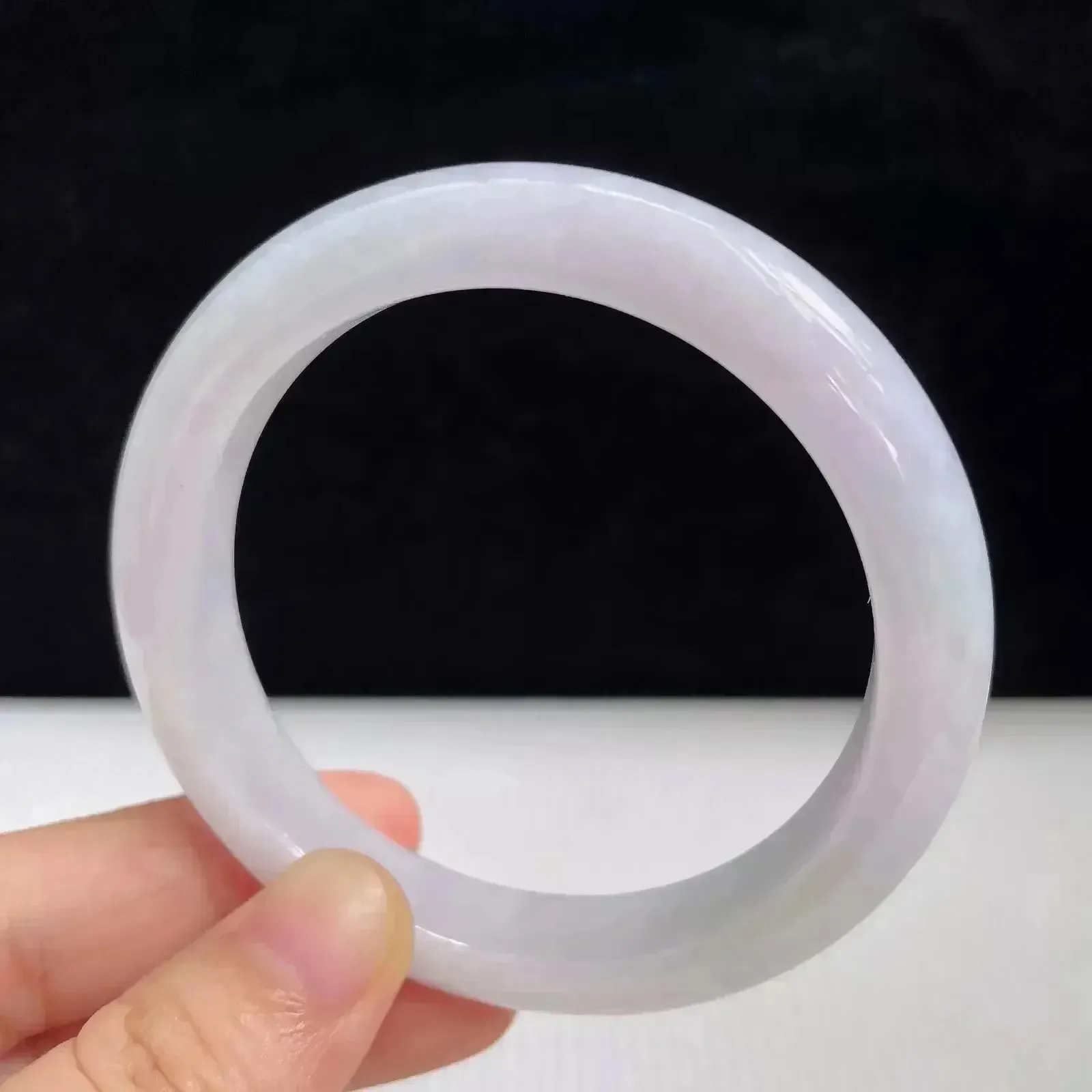 自然光拍摄天然翡翠A货淡紫好种水54mm手镯 47.27克