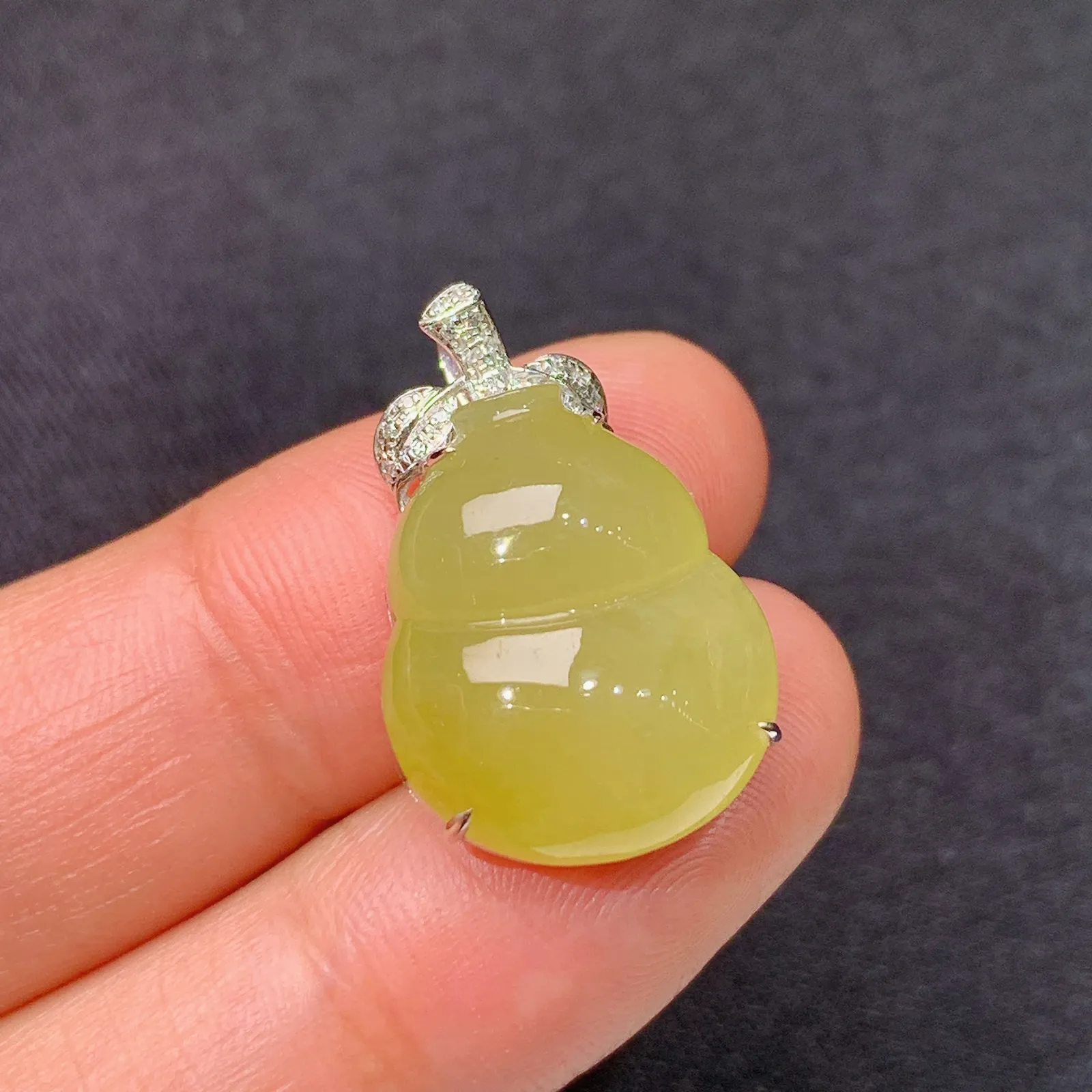 黄翡葫芦吊坠，18k金镶嵌，色泽鲜艳，水色超佳，Ym2 尺寸22.6*14.5*8.3