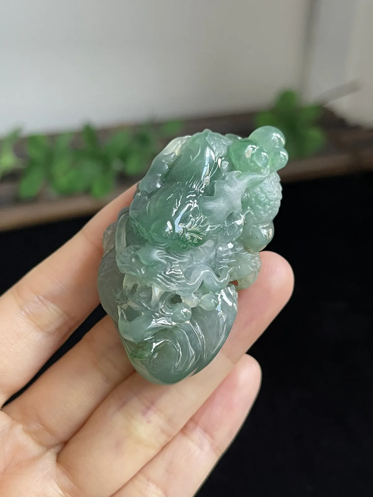 翡翠冰糯种飘绿吊坠