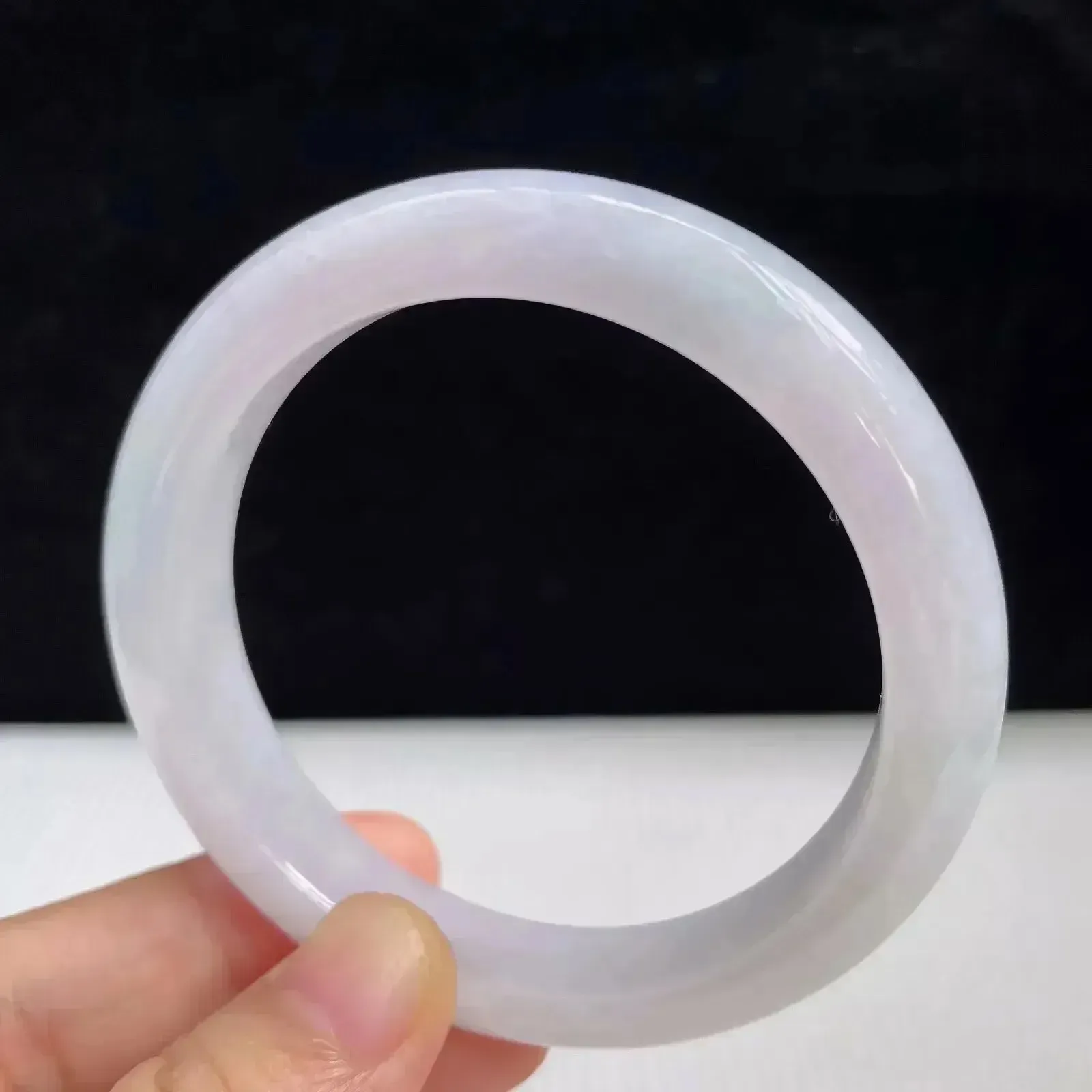 自然光拍摄天然翡翠A货淡紫好种水54mm手镯 47.27克