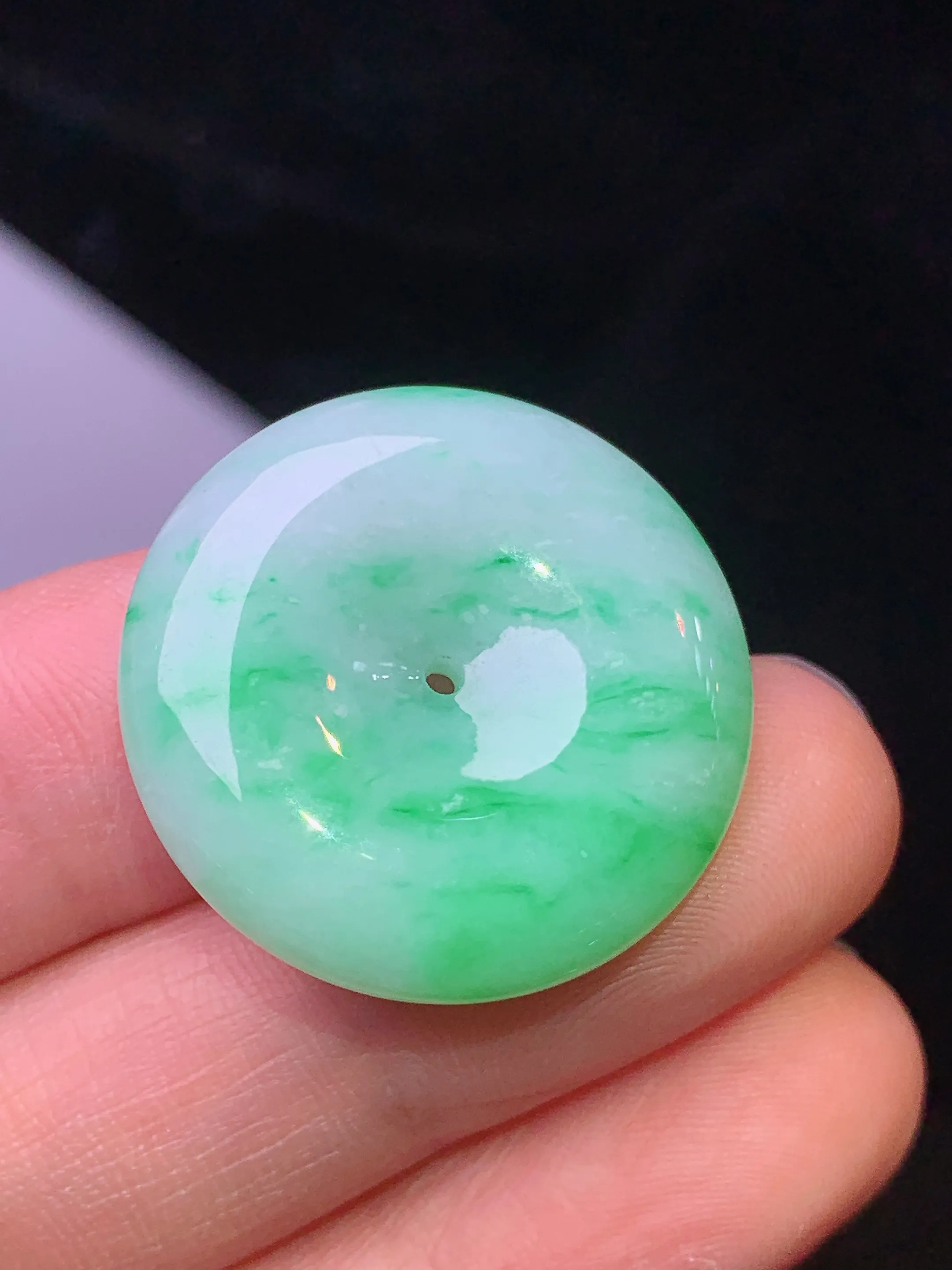 翠绿平安扣吊坠 玉质细腻 色泽艳丽清新 整体尺寸24.8*6