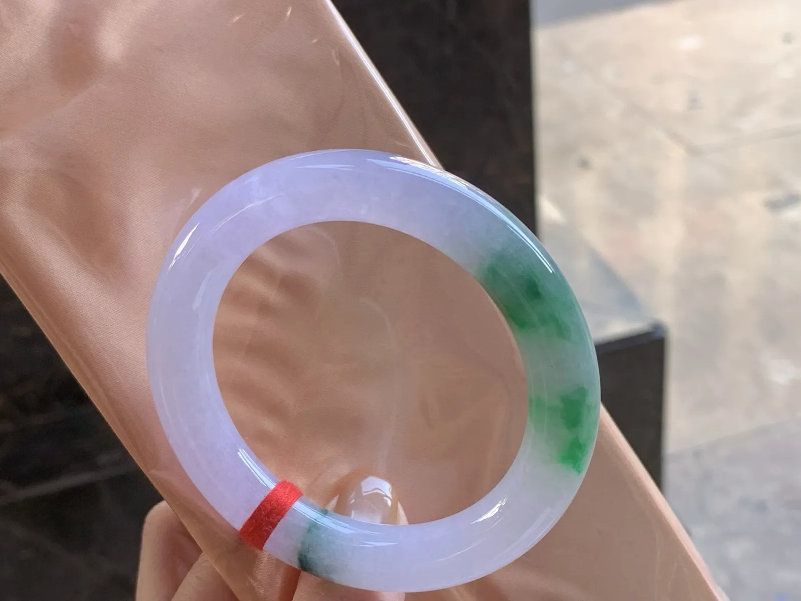 56-11.4

糯冰春彩圆条手镯^_^
颜色漂亮水润