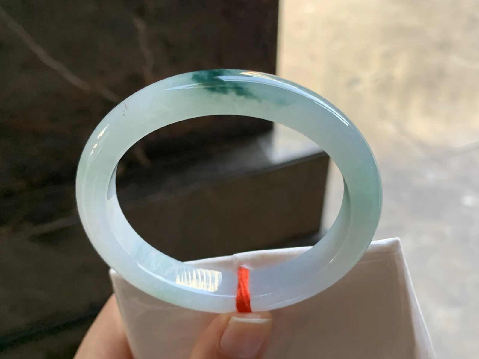 53-11-7.5

蓝花贵妃手镯^_^玉质温润 细腻 正圈51可以带