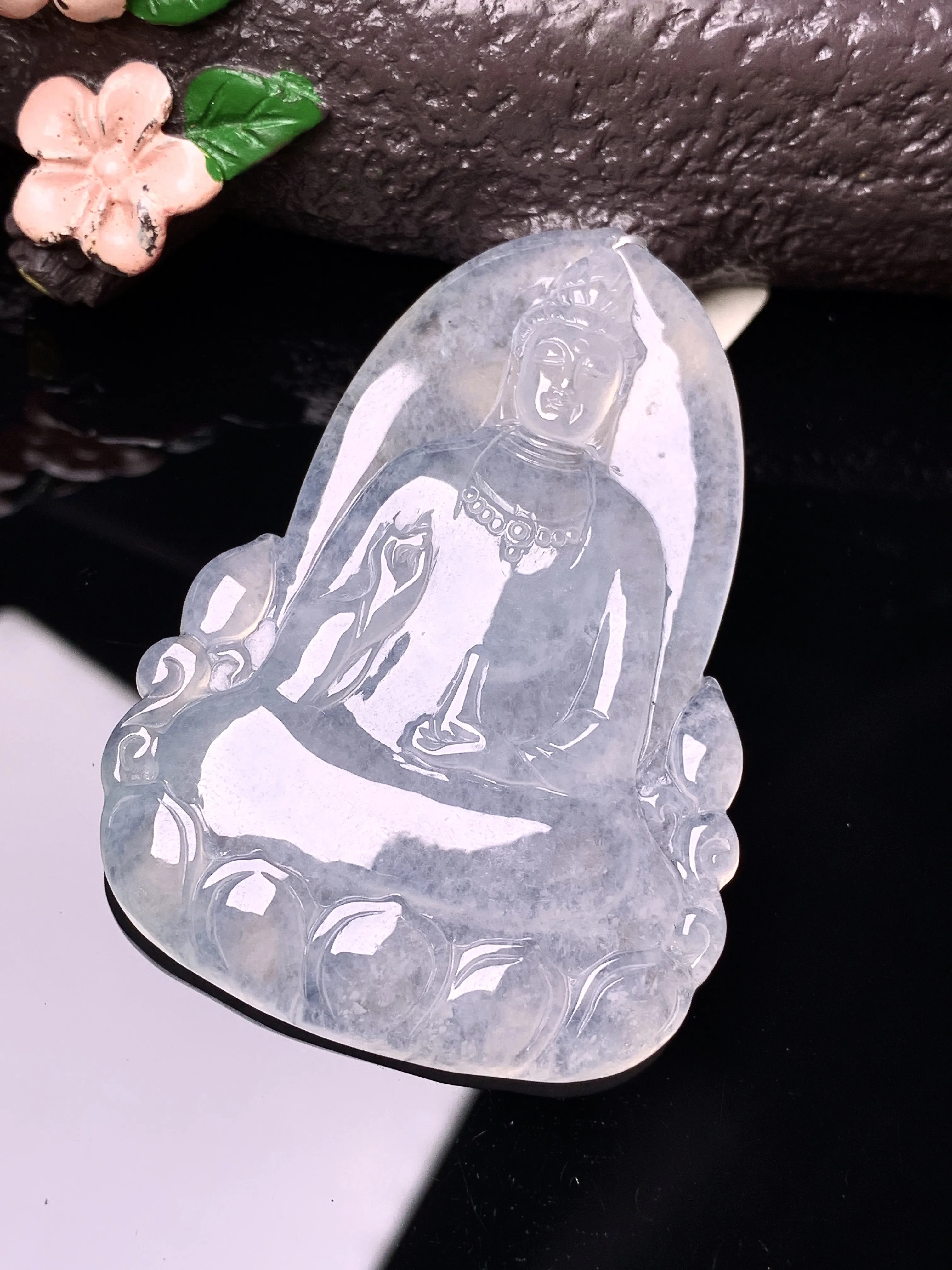 冰种观音菩萨吊坠 玉质细腻 色泽艳丽清新 整体尺寸55*37.5*4.8