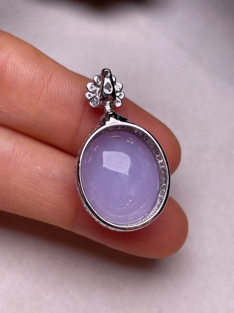冰糯种紫罗兰蛋面吊坠、真金真钻镶嵌，种水好，玉质细腻 .裸石尺寸 17.6*14.7