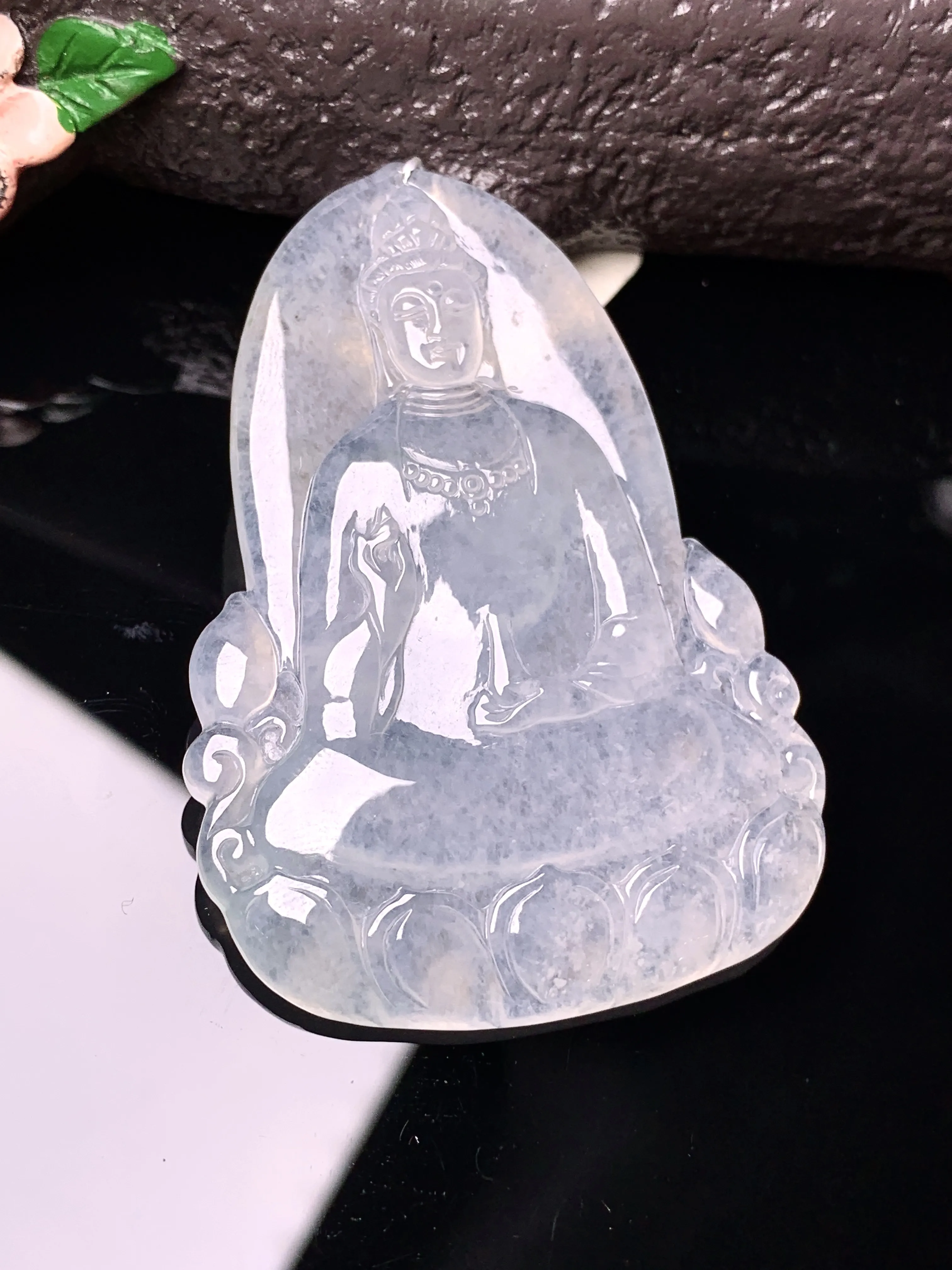 冰种观音菩萨吊坠 玉质细腻 色泽艳丽清新 整体尺寸55*37.5*4.8