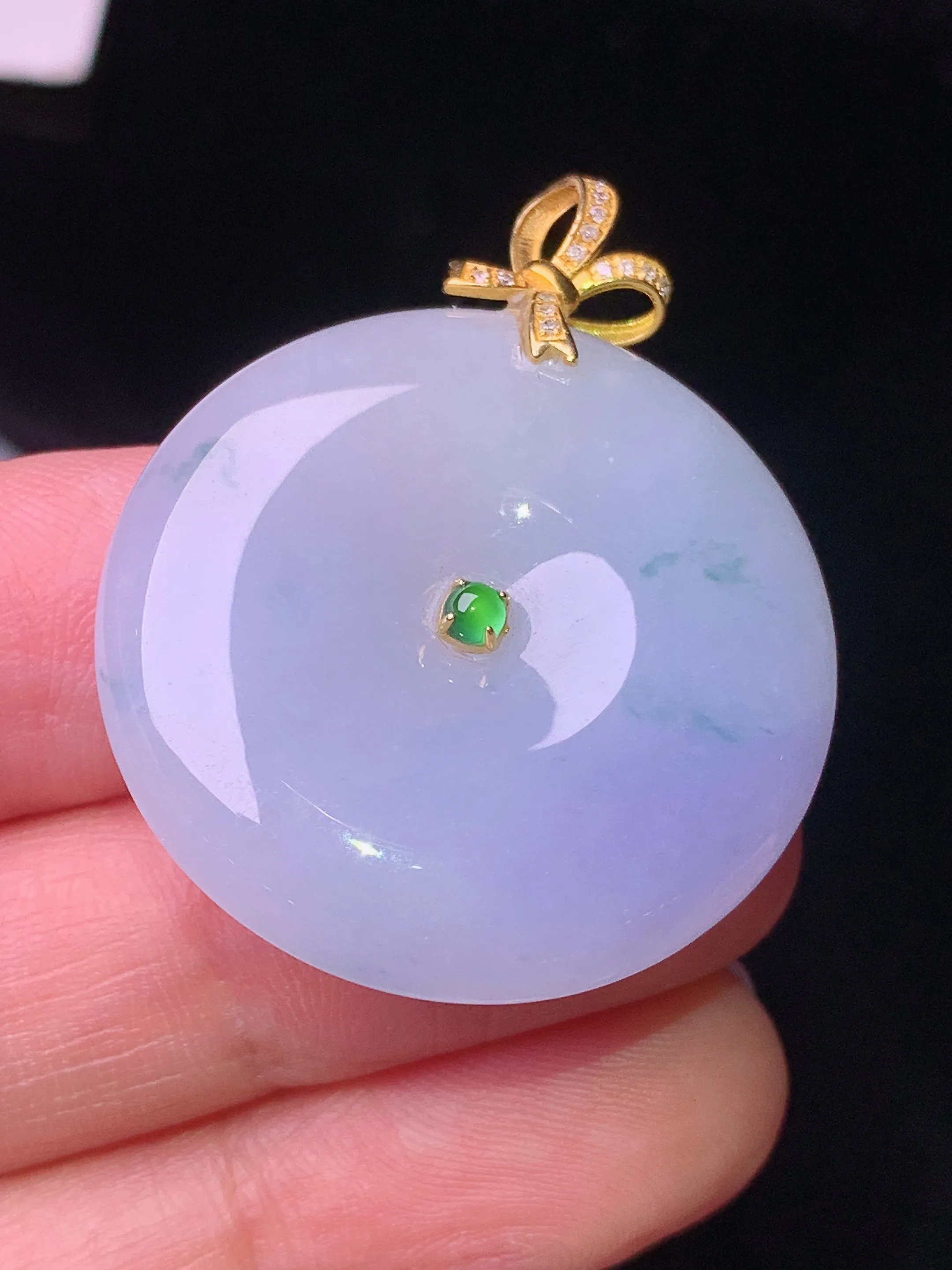 18k金钻淡紫罗兰平安扣吊坠 玉质细腻 色泽艳丽清新 整体尺寸36.6*29.2*6.3