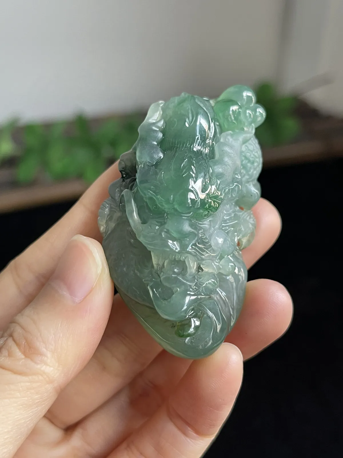 翡翠冰糯种飘绿吊坠