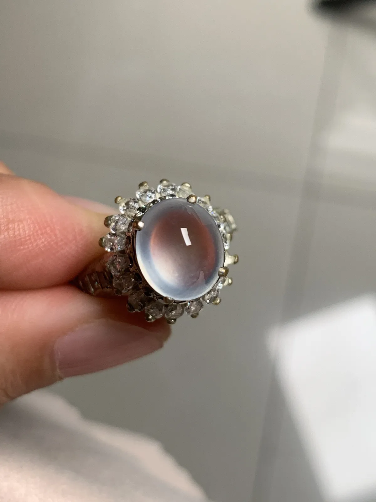 高冰戒面
无纹裂，老坑种强荧光，钢性十足饱满圆润