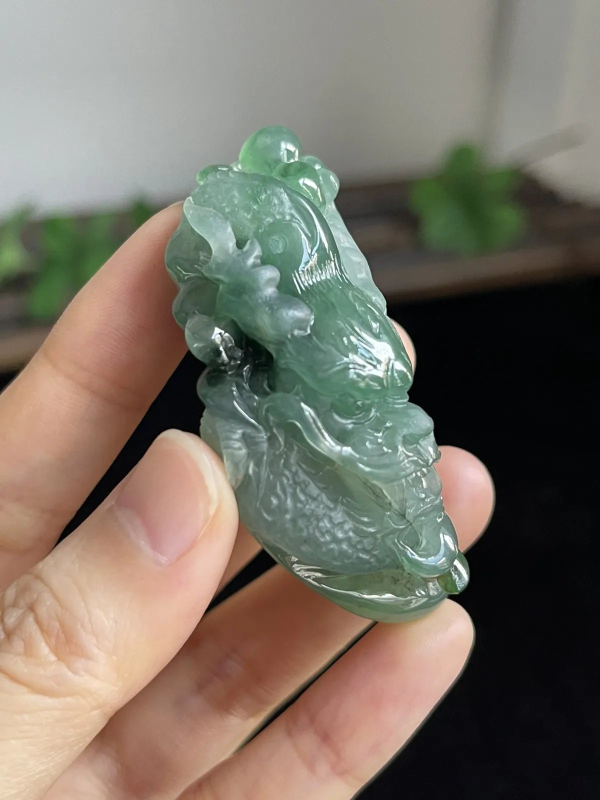 翡翠冰糯种飘绿吊坠