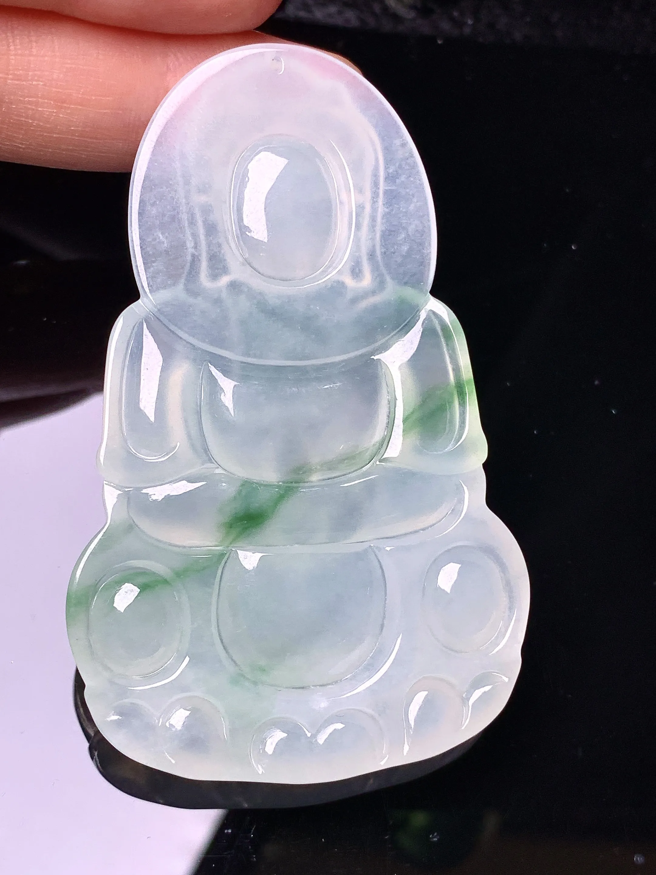 冰种飘绿观音菩萨吊坠 玉质细腻 色泽艳丽清新 整体尺寸64.2*40.5*6