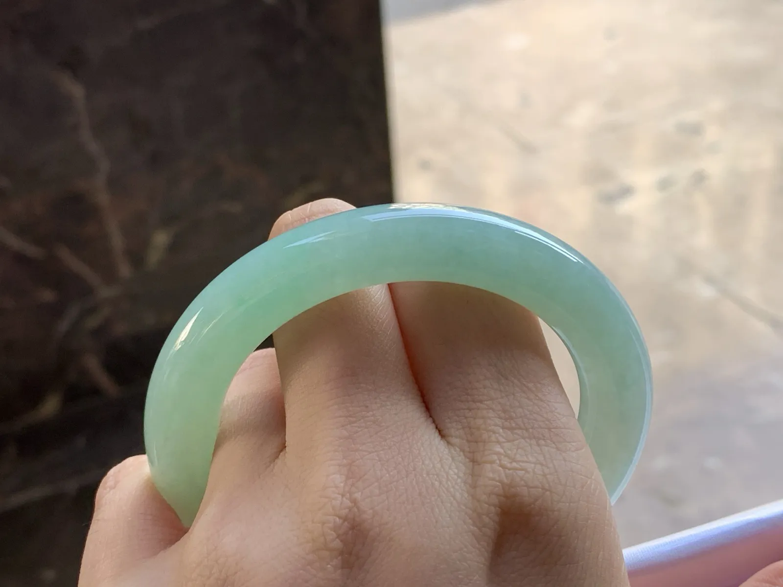 55-10.3

糯种晴底圆条手镯^_^
水润清爽