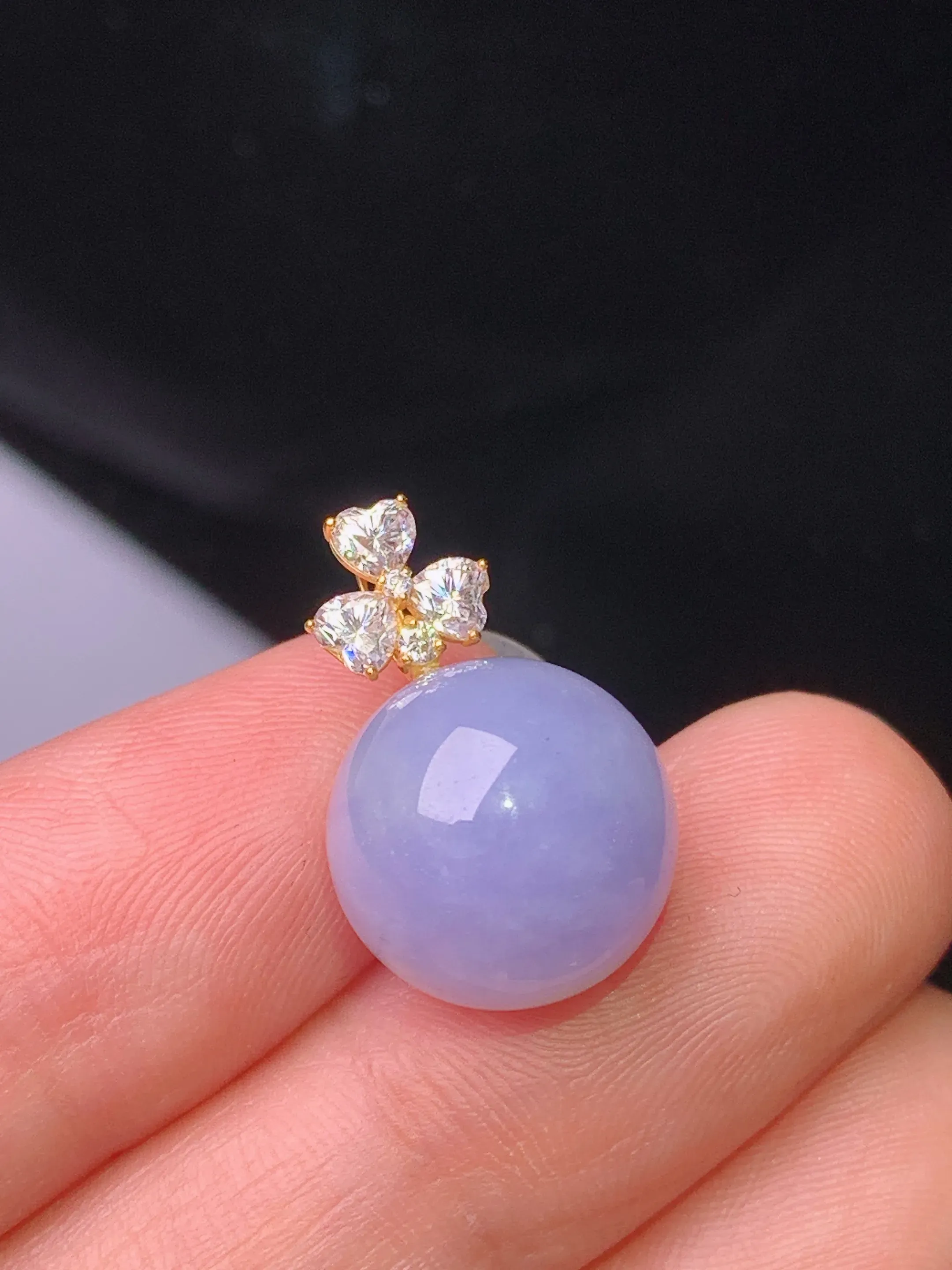 18k金莫桑钻镶嵌紫罗兰圆珠吊坠 玉质细腻 色泽艳丽清新 整体尺寸19*12.3