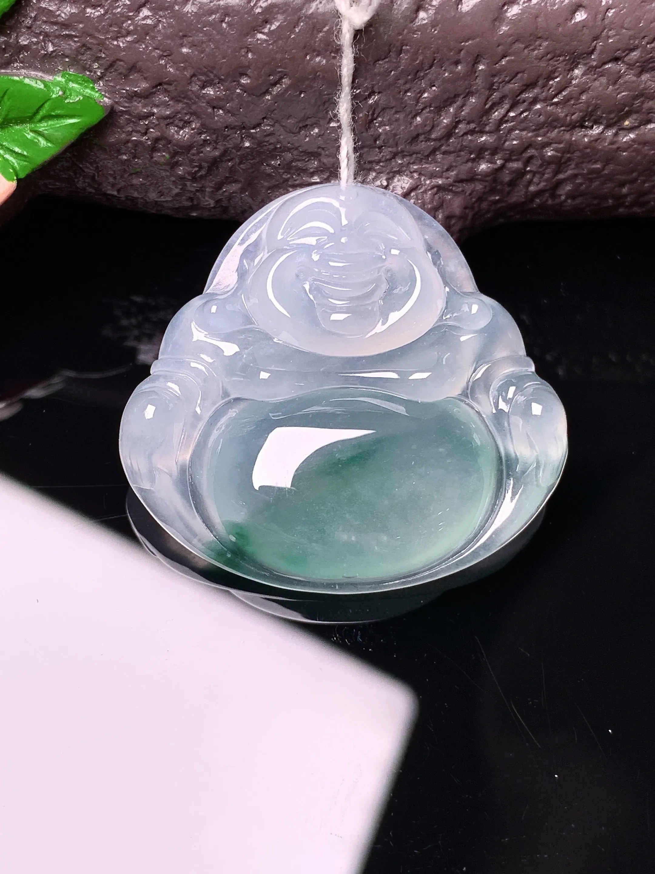 冰种飘绿佛公吊坠 玉质细腻 色泽艳丽清新 整体尺寸28.2*30.5*6.5