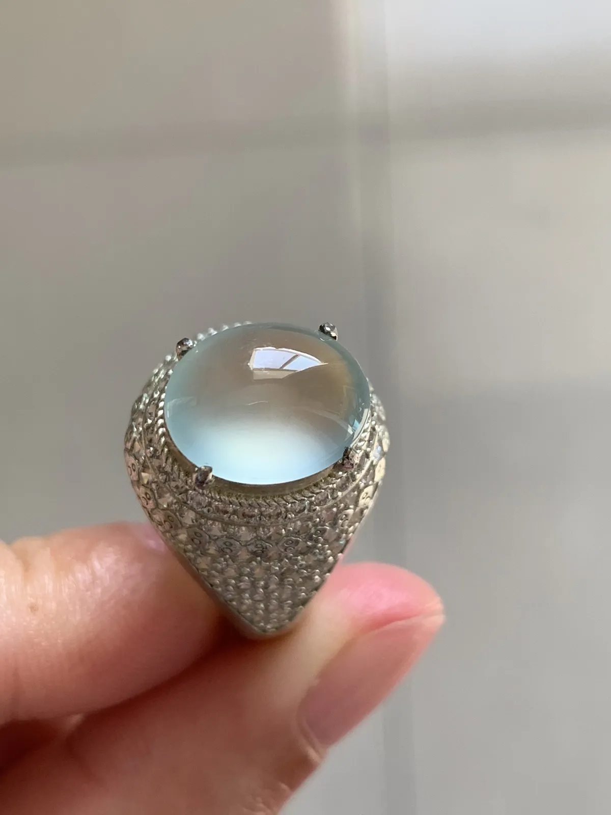 高冰淡底色戒面
无纹裂，老坑种强荧光，钢性十足纯净饱满