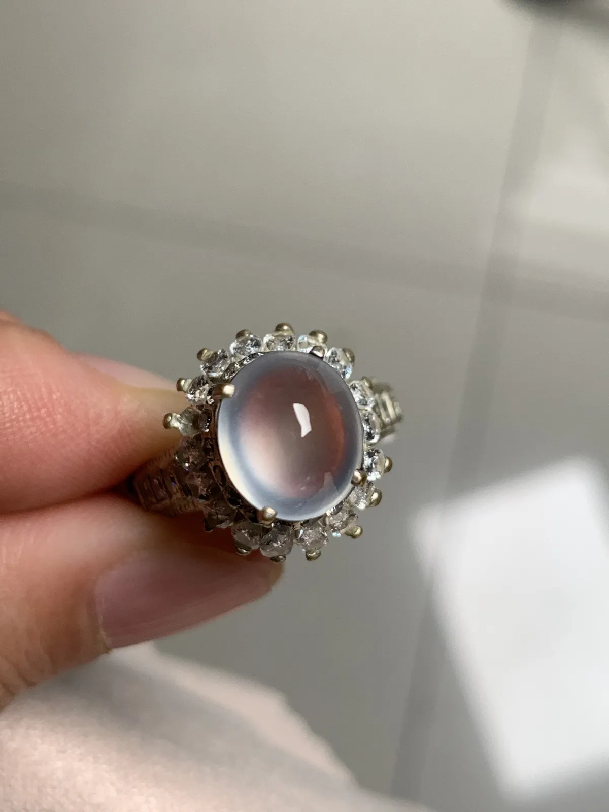 高冰戒面
无纹裂，老坑种强荧光，钢性十足饱满圆润