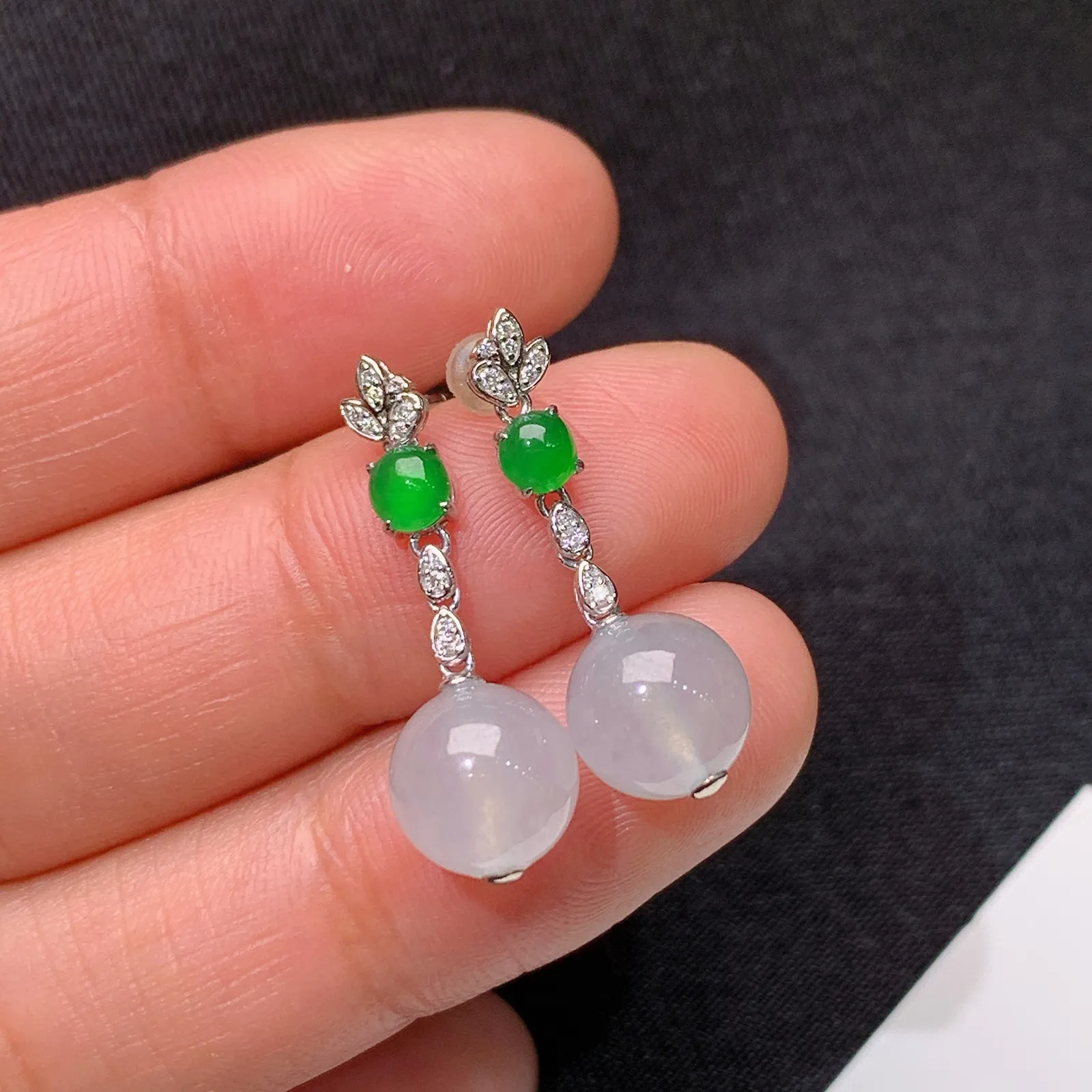 冰种圆珠耳坠，18k金镶嵌，温润细腻，简约时尚，冰润细腻，种水足，Of 直径7.9