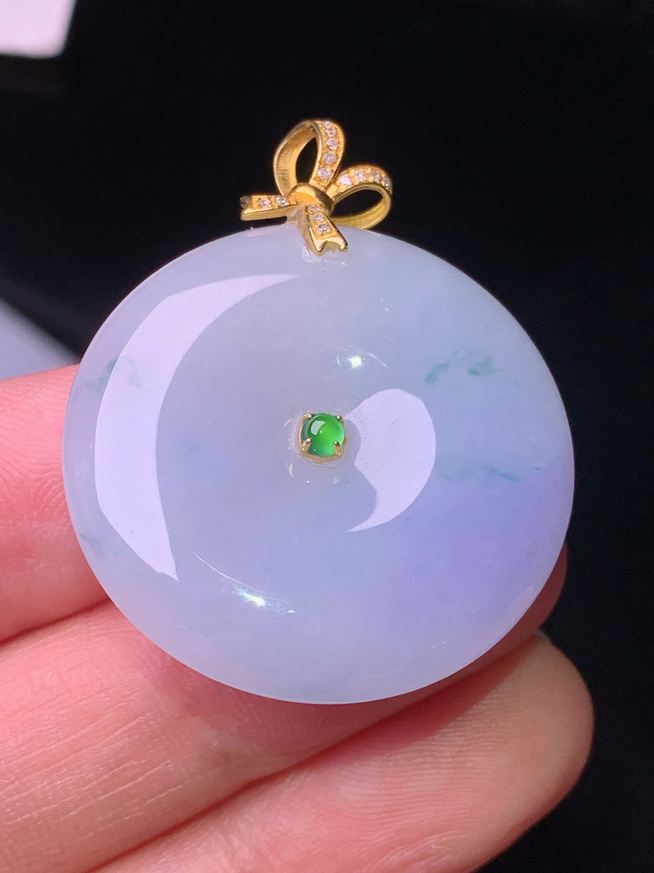 18k金钻淡紫罗兰平安扣吊坠 玉质细腻 色泽艳丽清新 整体尺寸36.6*29.2*6.3