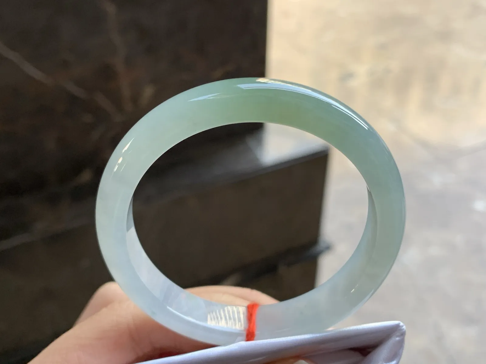 53.5-10.9-7.2

糯冰种手镯^_^清新细腻