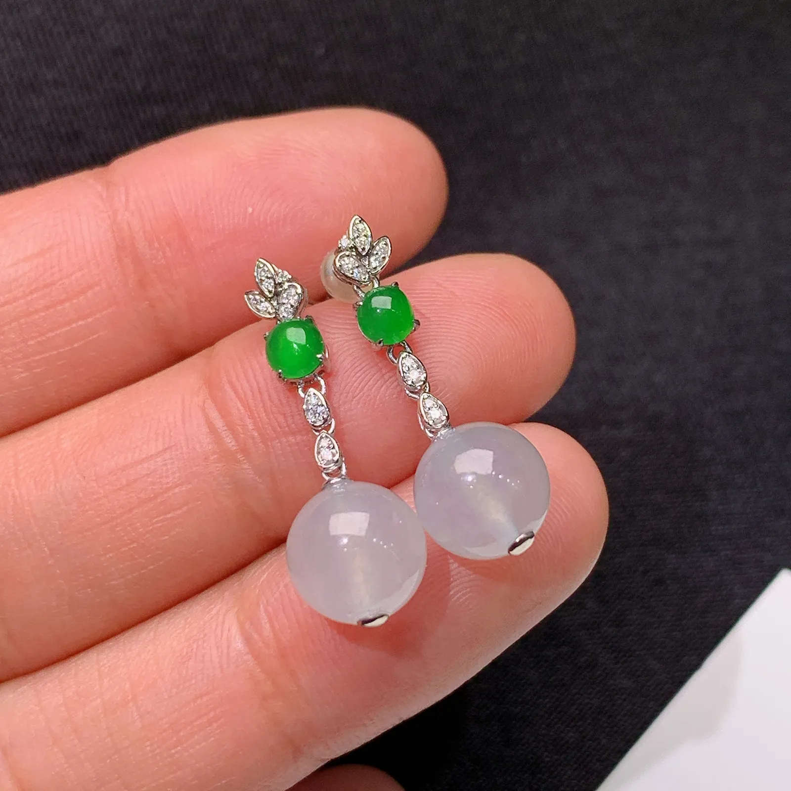 冰种圆珠耳坠，18k金镶嵌，温润细腻，简约时尚，冰润细腻，种水足，Of 直径7.9