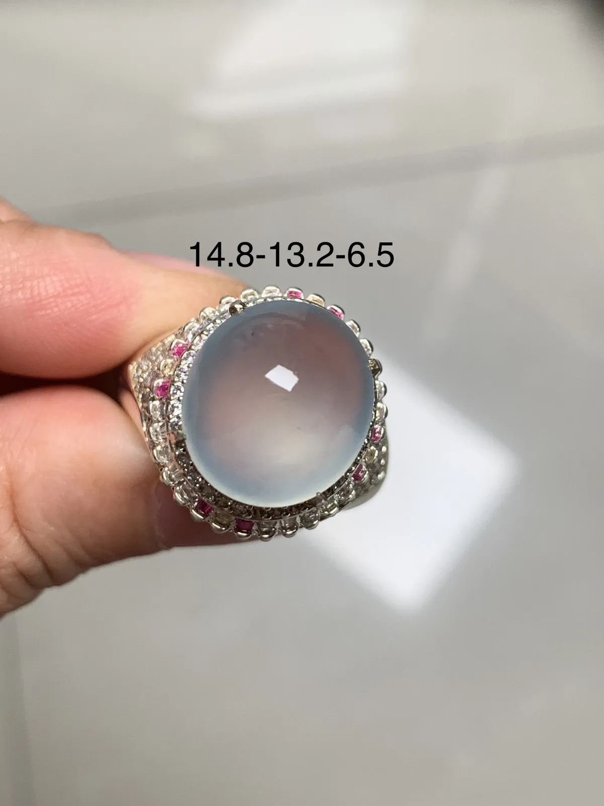 冰种馒头戒面
无纹裂，老坑种冰透水灵饱满圆润