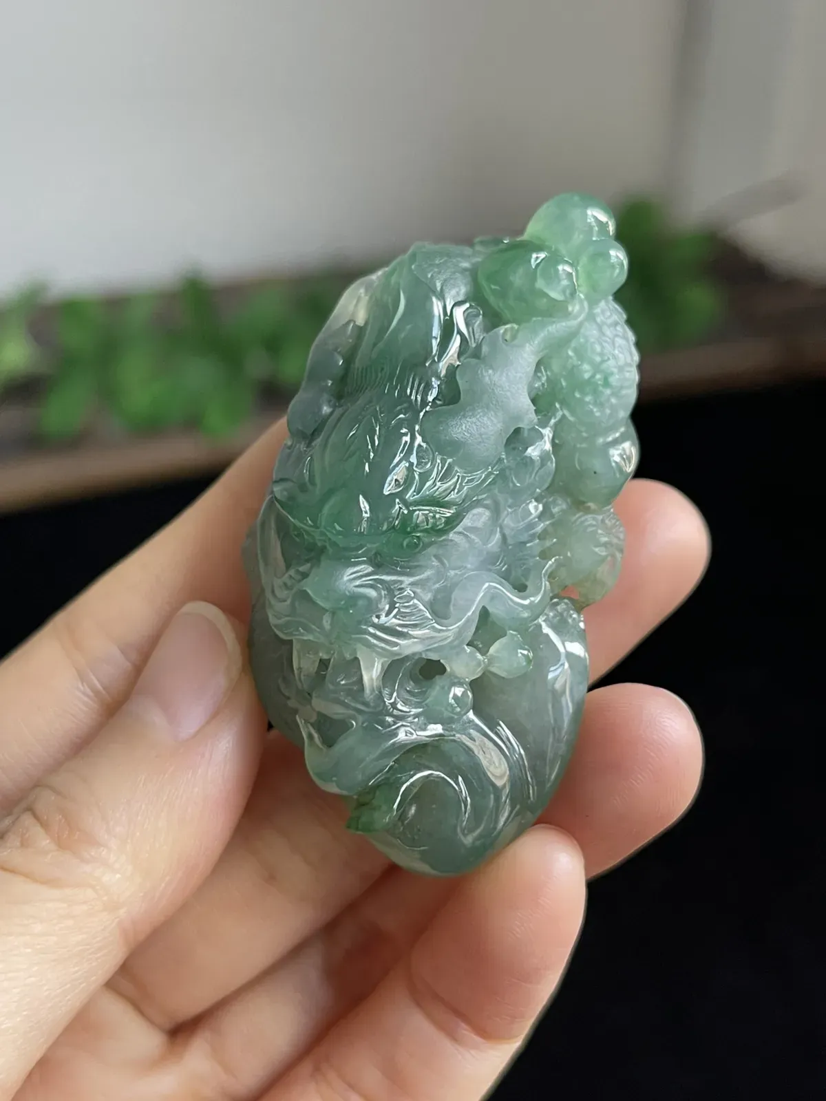 翡翠冰糯种飘绿吊坠