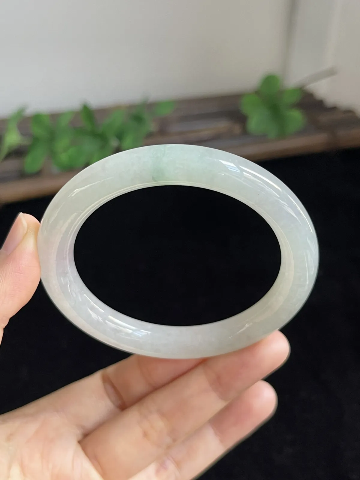 圆镯53.7圈口，翡翠手镯