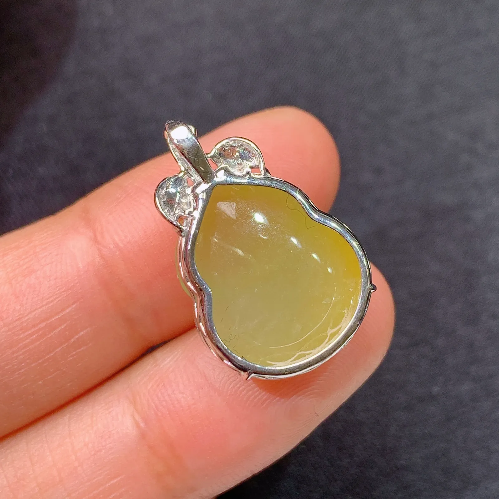 黄翡葫芦吊坠，18k金镶嵌，色泽鲜艳，水色超佳，Ym2 尺寸22.6*14.5*8.3