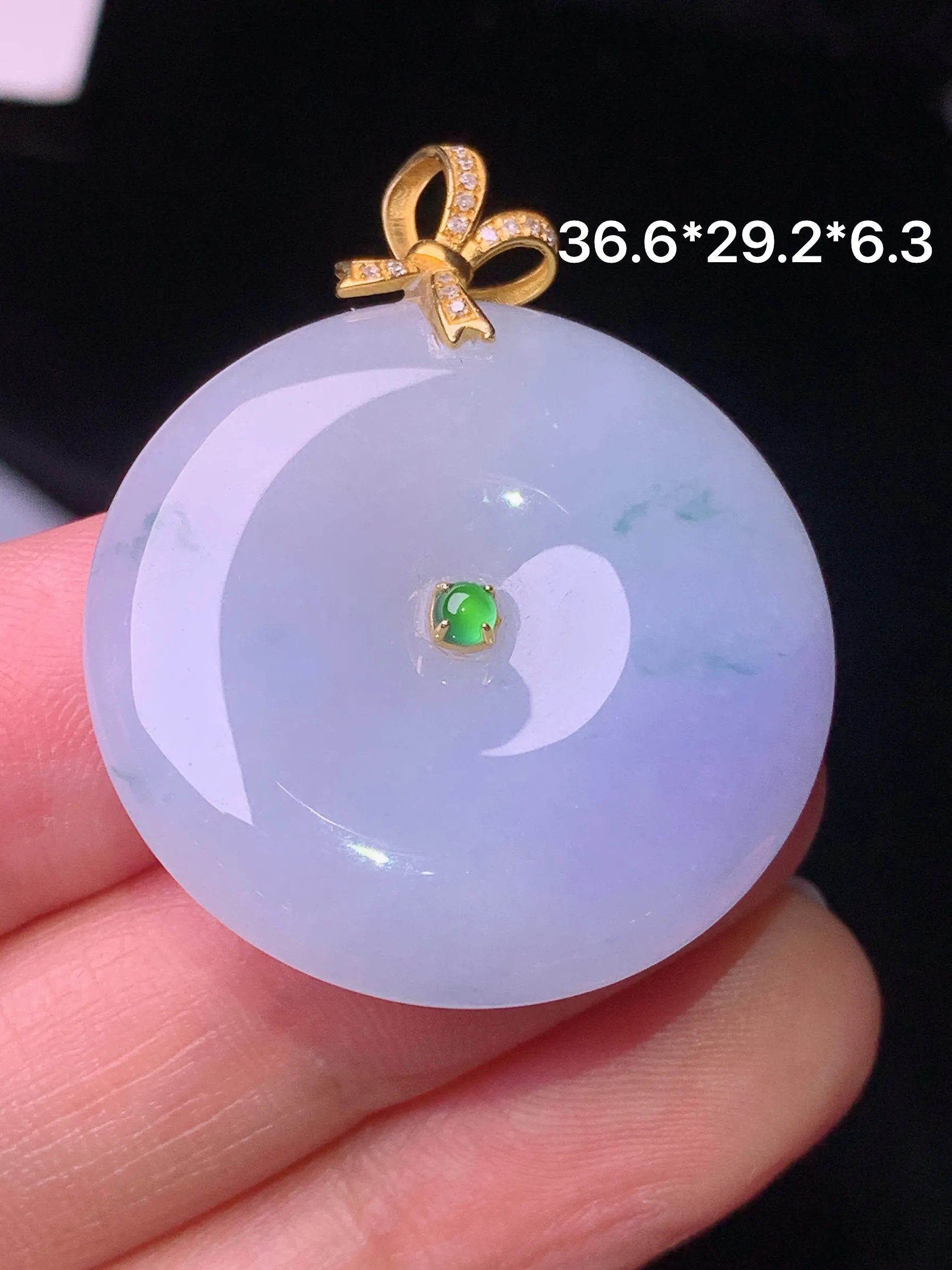 18k金钻淡紫罗兰平安扣吊坠 玉质细腻 色泽艳丽清新 整体尺寸36.6*29.2*6.3