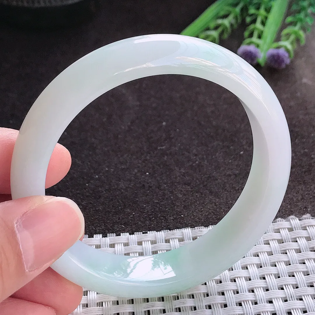 实拍A货翡翠56/13.4/7.9老坑秀气冰胶浅绿手镯宽边玉镯手环