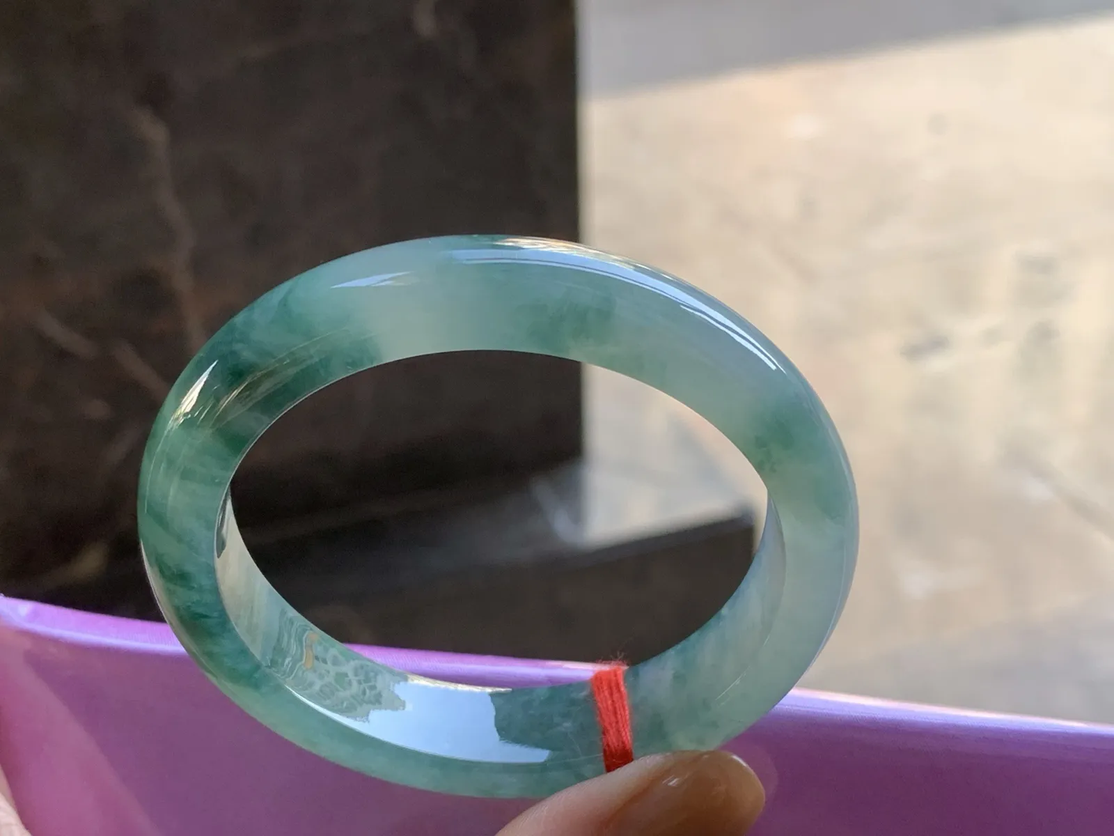 53.5-12.7-7.9

糯冰飘花贵妃镯^_^
种好水润