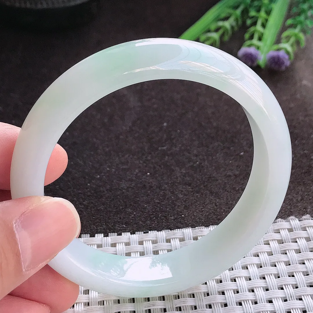 实拍A货翡翠56/13.4/7.9老坑秀气冰胶浅绿手镯宽边玉镯手环