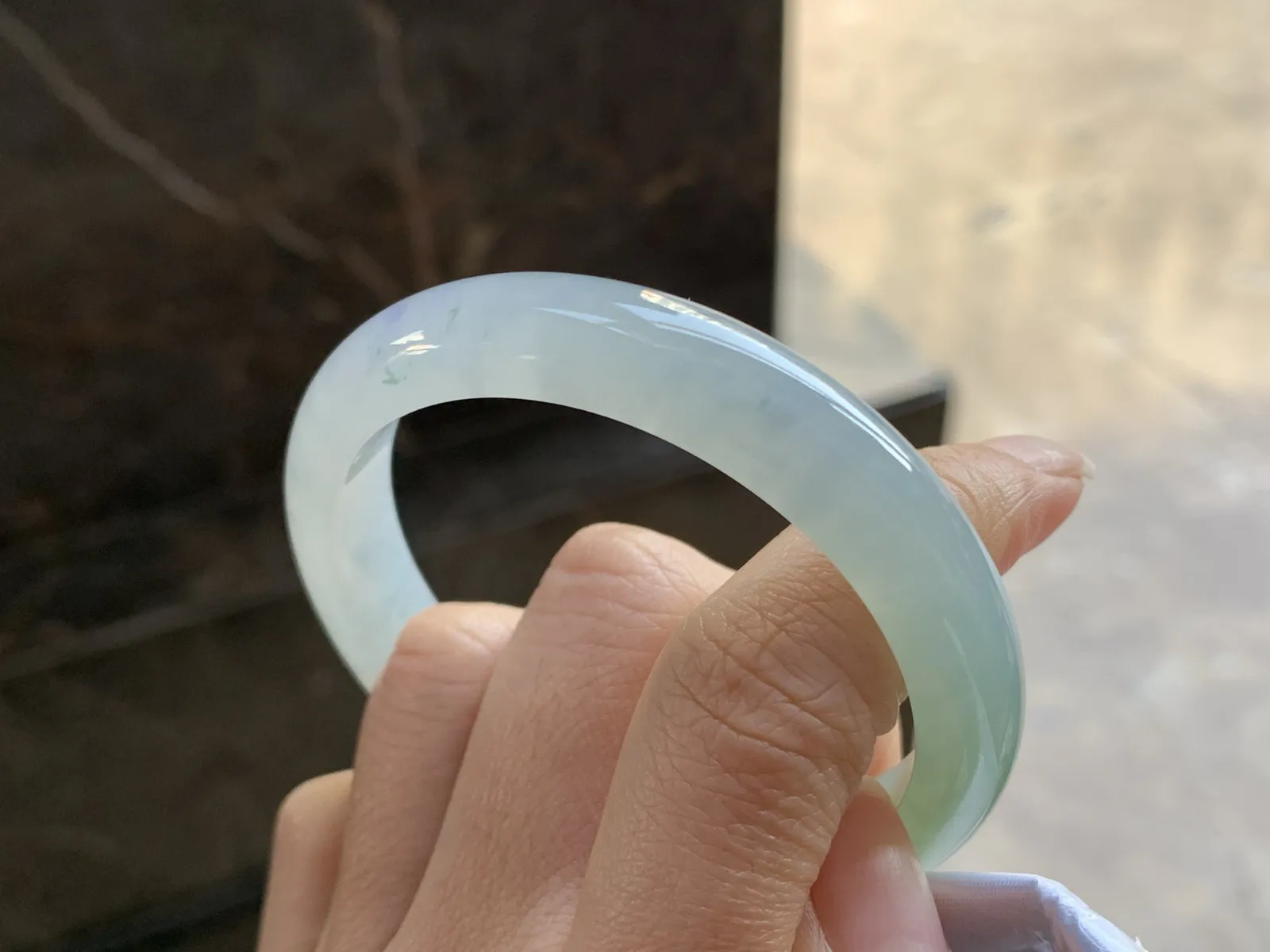 53.5-10.9-7.2

糯冰种手镯^_^清新细腻