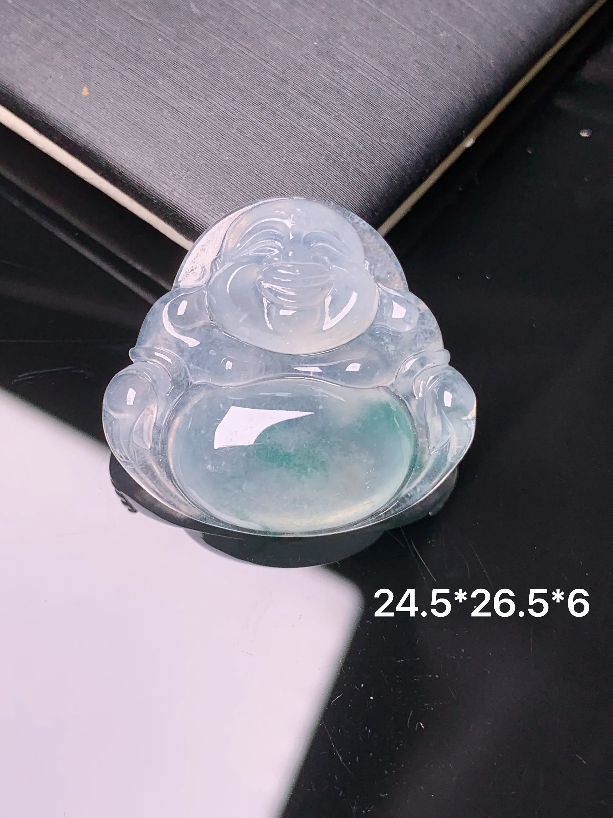 冰种飘绿佛公吊坠 玉质细腻 色泽艳丽清新 整体尺寸24.5*26.5*6