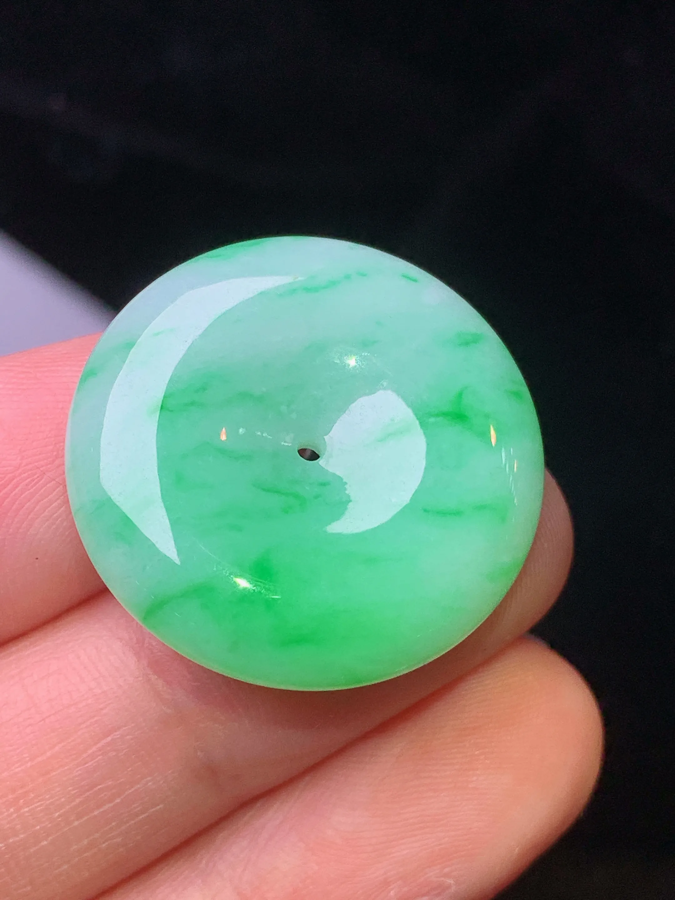 翠绿平安扣吊坠 玉质细腻 色泽艳丽清新 整体尺寸24.8*6