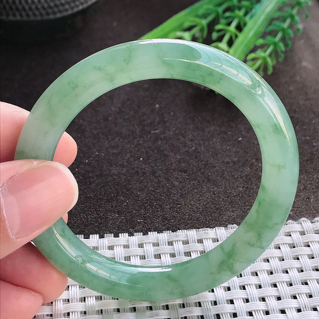 实拍A货翡翠50/9/8.8老坑冰胶水灵冰晴绿圆条手镯小圈口玉镯手环