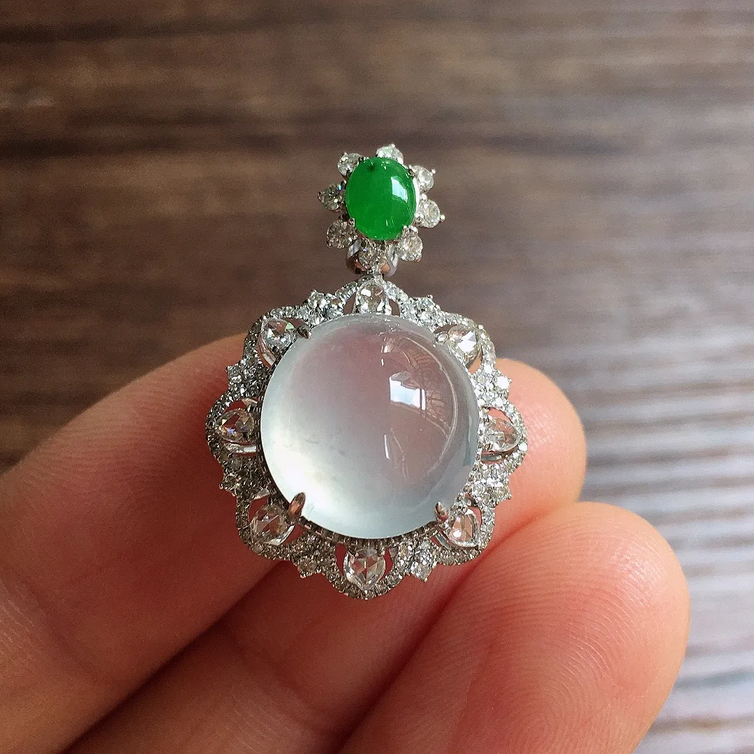 冰种蛋面吊坠，18k金镶嵌，冰润饱满，玉质细腻，种水足，Wx 尺寸26.2*18*11.8