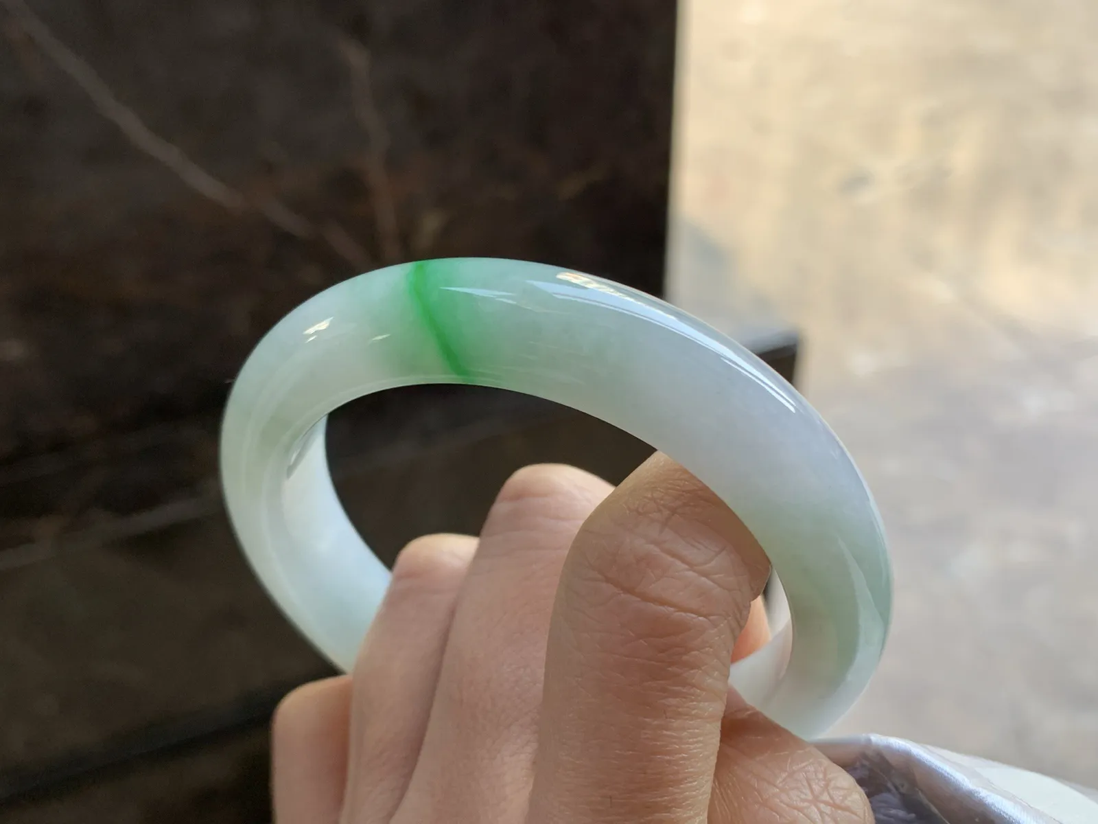 57-13-8

飘绿手镯^_^细腻