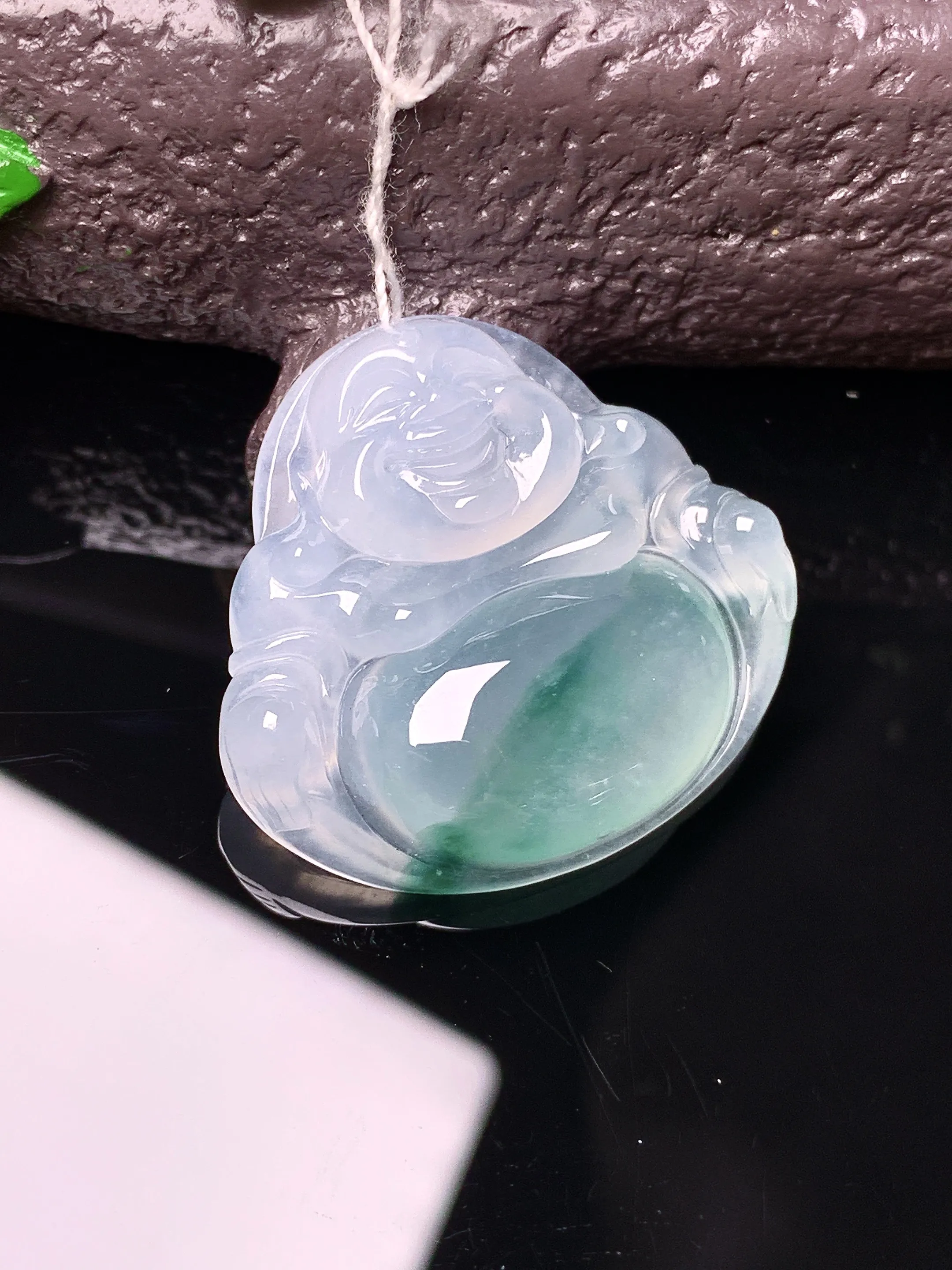 冰种飘绿佛公吊坠 玉质细腻 色泽艳丽清新 整体尺寸28.2*30.5*6.5