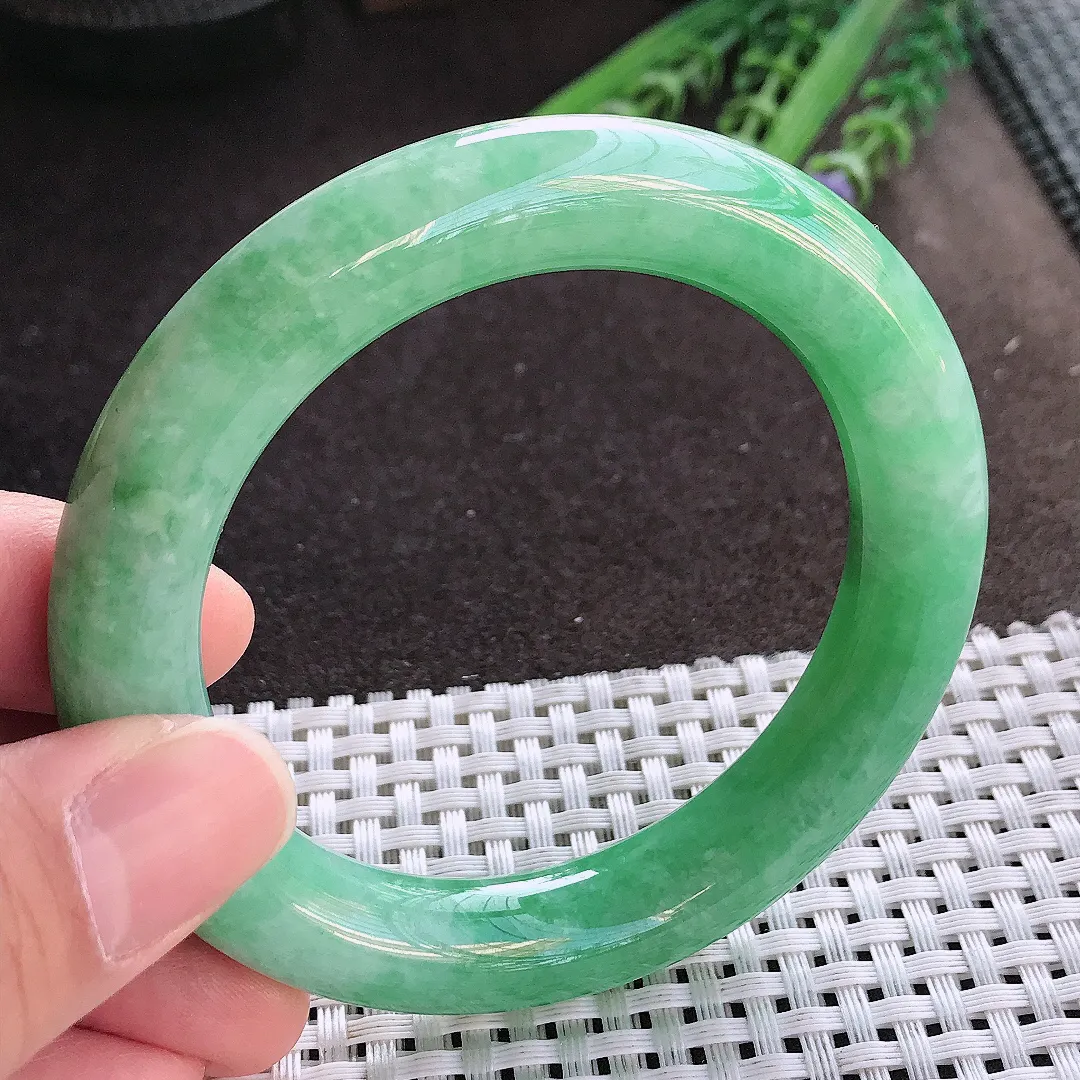实拍A货翡翠55.5/11.3/11老坑精美温润满绿圆条手镯玉镯手环