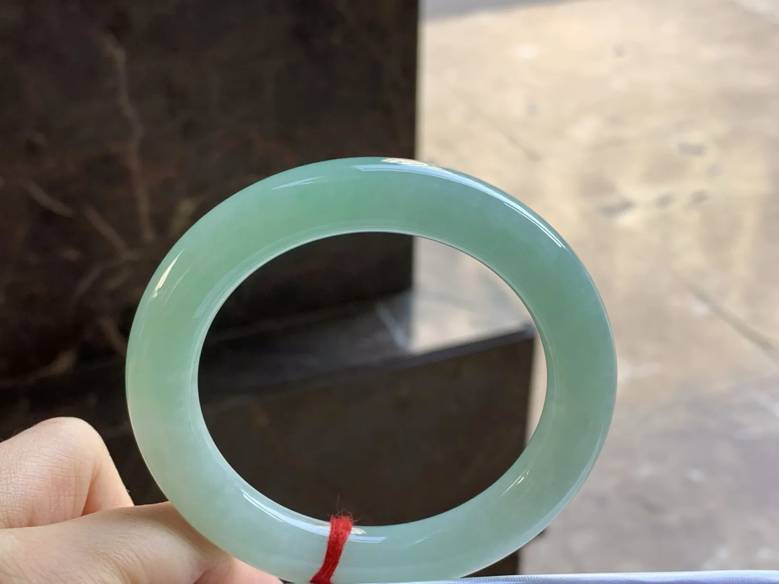 55-10.3

糯种晴底圆条手镯^_^
水润清爽