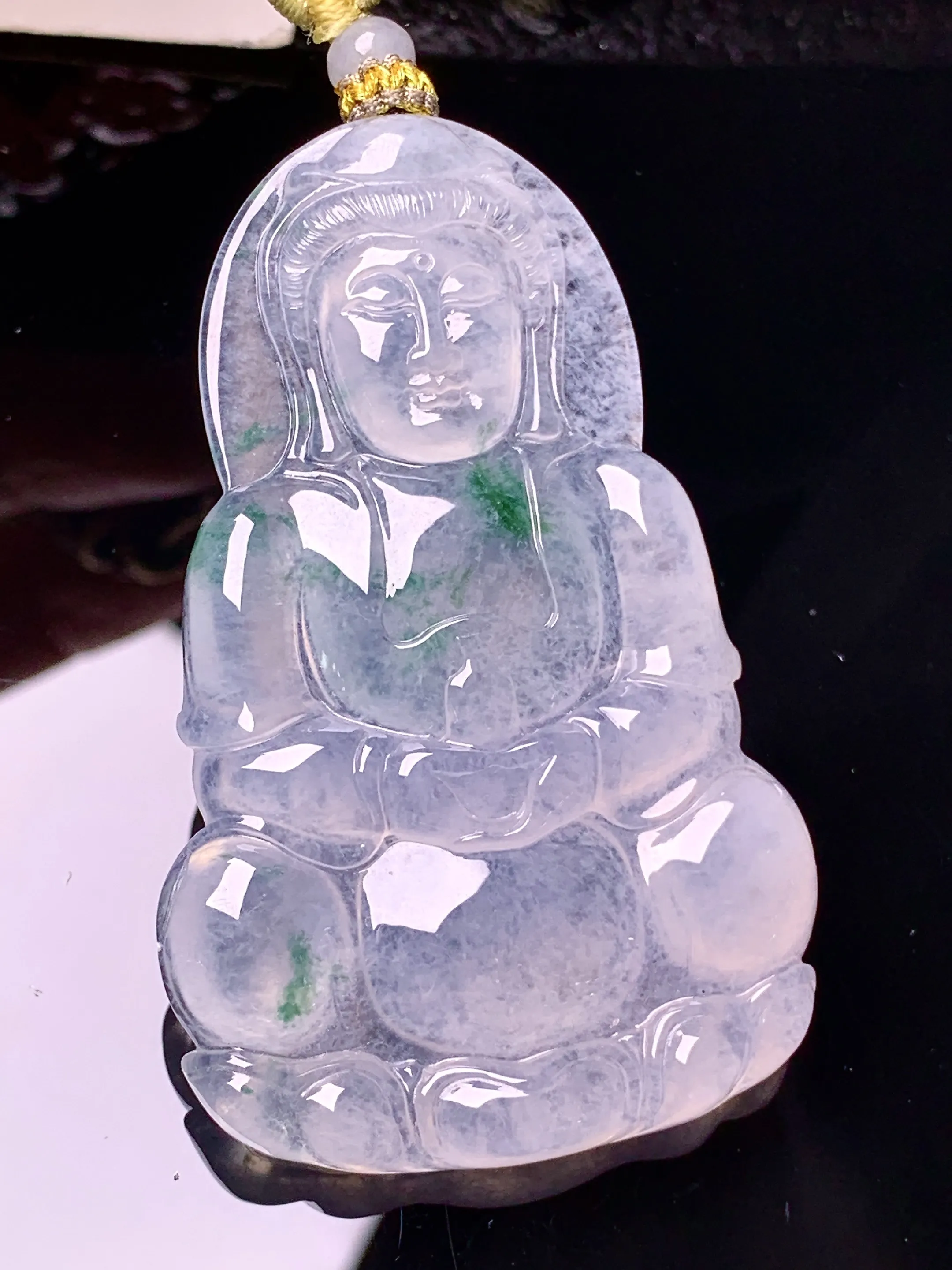 冰种飘绿观音菩萨吊坠 玉质细腻 色泽艳丽清新 整体尺寸58.3*37*5.5