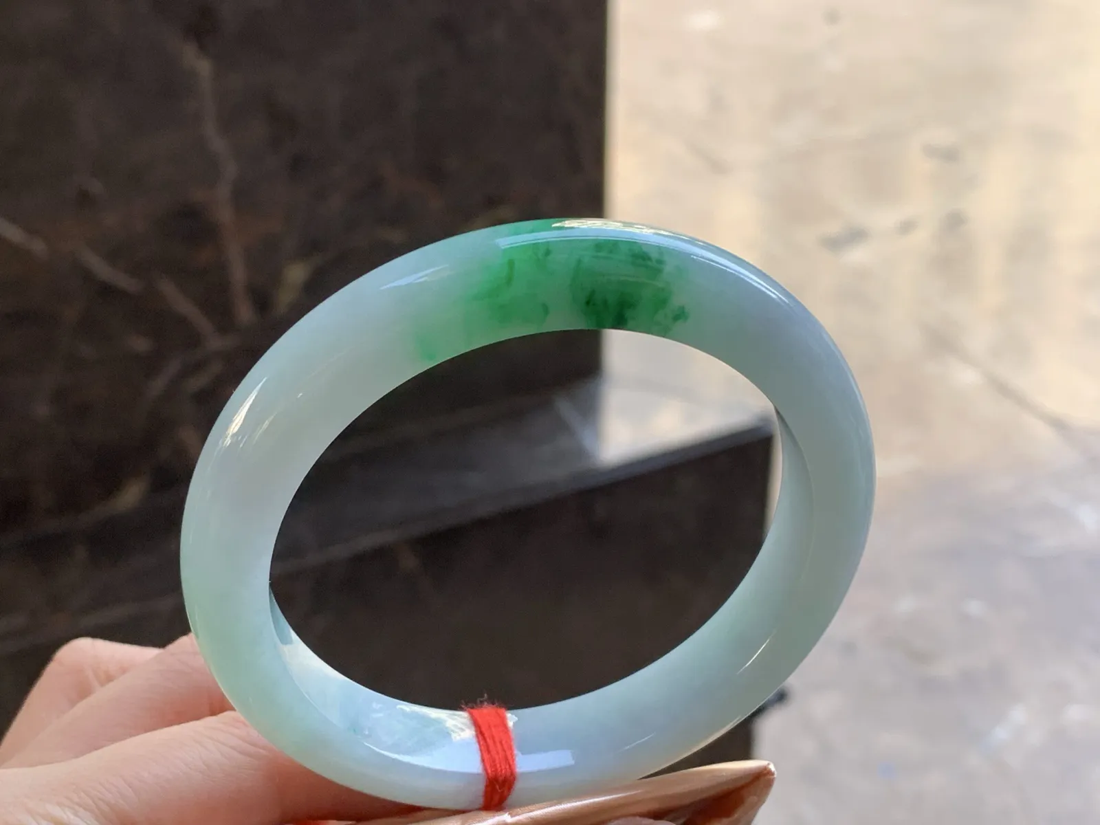 62-12-9.5

带色大圈手镯^_^
干净清爽