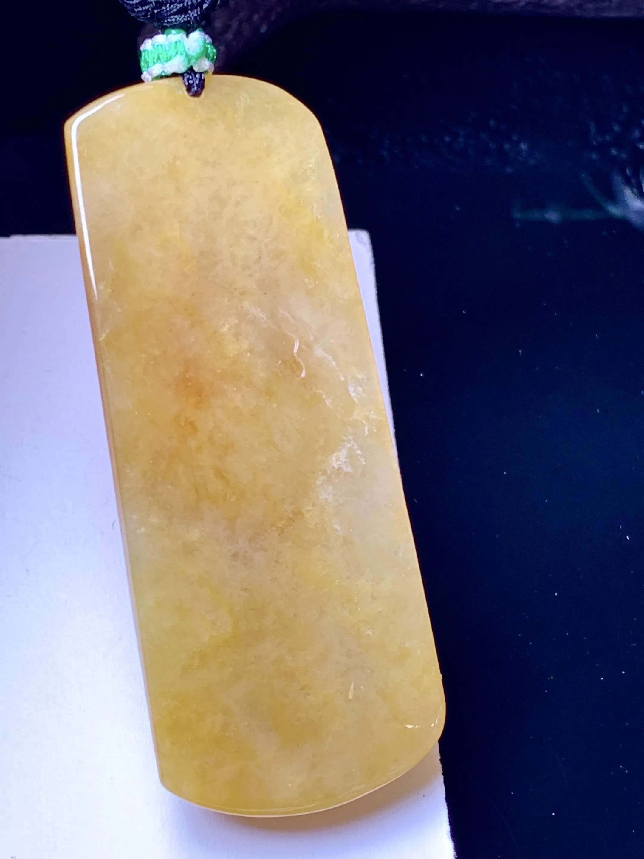 黄翡龙牌吊坠 玉质细腻 色泽艳丽清新 整体尺寸54.8*22.2*12