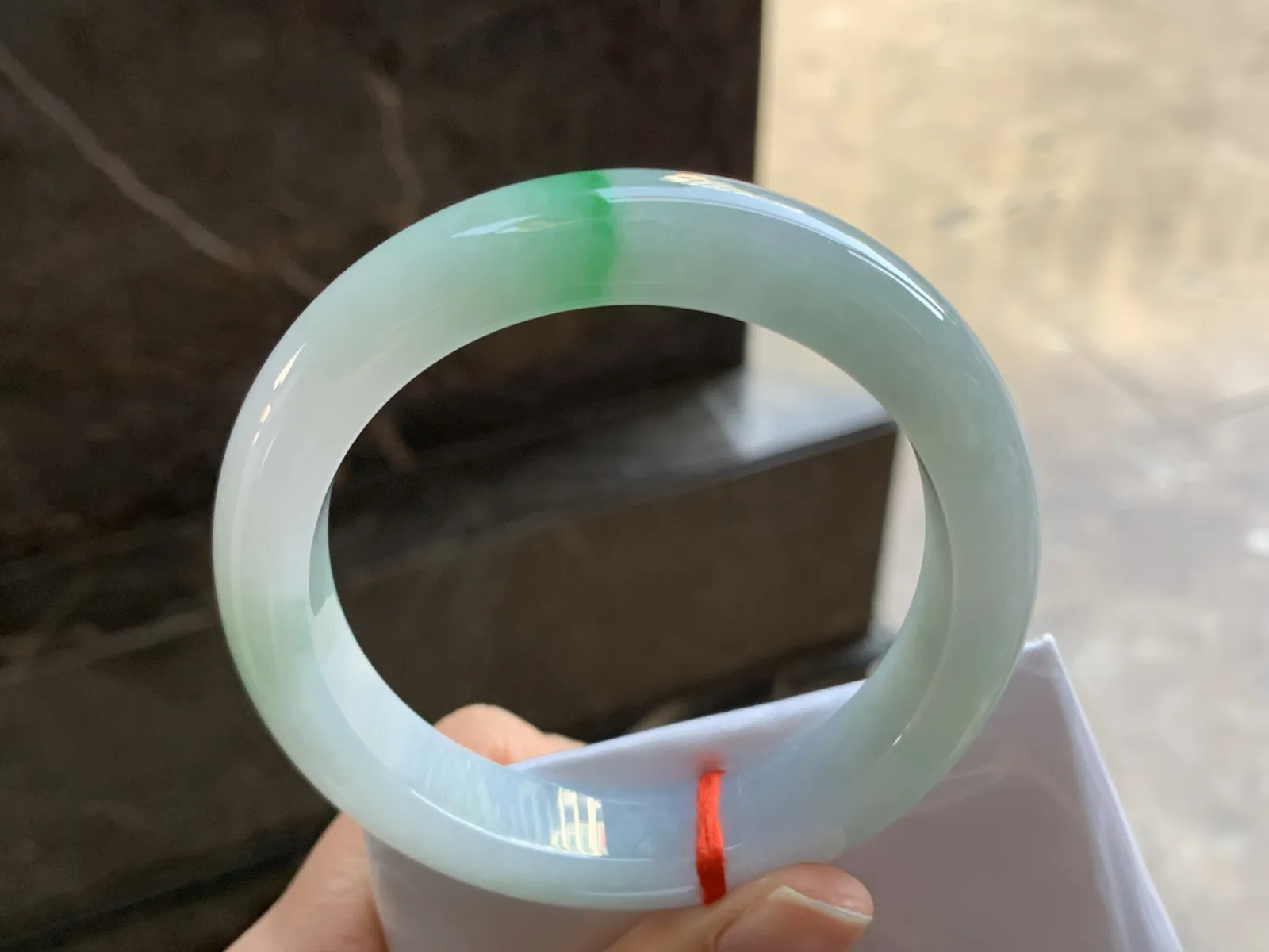 57-13-8

飘绿手镯^_^细腻