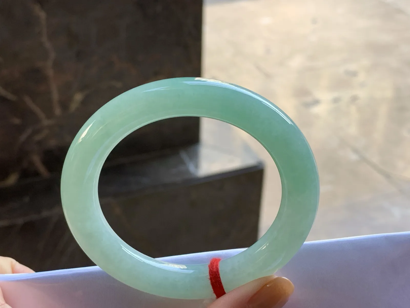 55-10.3

糯种晴底圆条手镯^_^
水润清爽