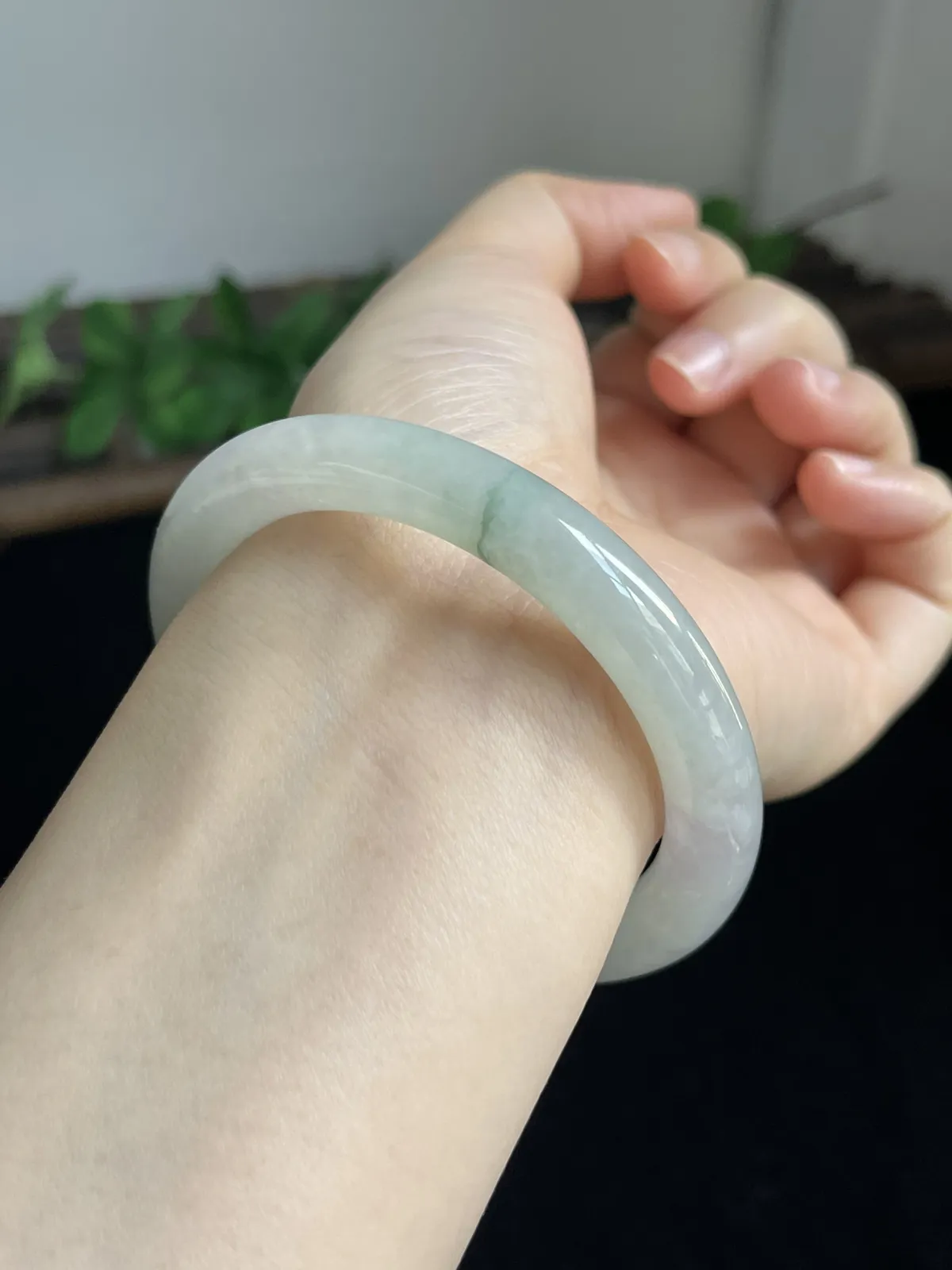 圆镯53.7圈口，翡翠手镯