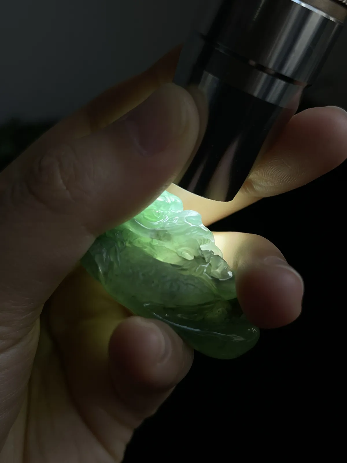 翡翠冰糯种飘绿吊坠